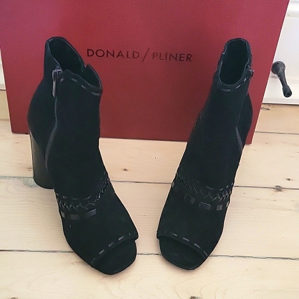 Donald Pliner Bridget-KS Open Toe Black Booties Sz 7